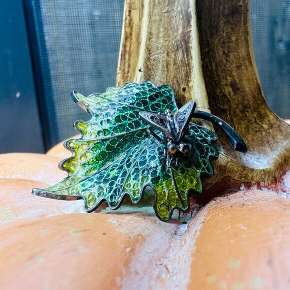 Vintage Plique-à-Jour Enamel 800 Silver Leaf Brooch with Bug Design - Picture 8 of 11